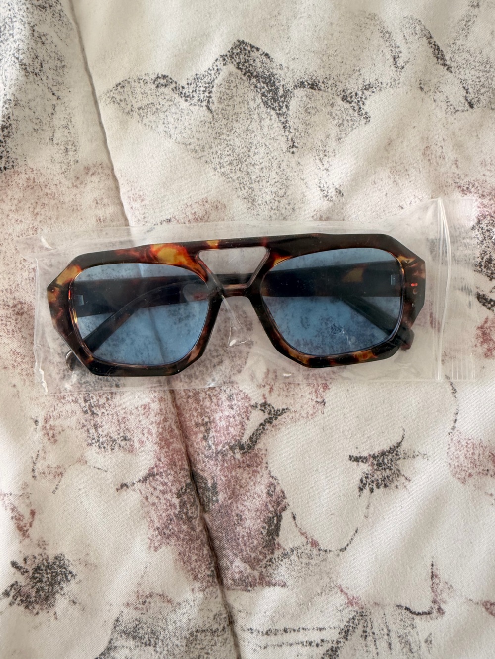 Tortoiseshell Geometric Frame Sunglasses - Blue Lenses